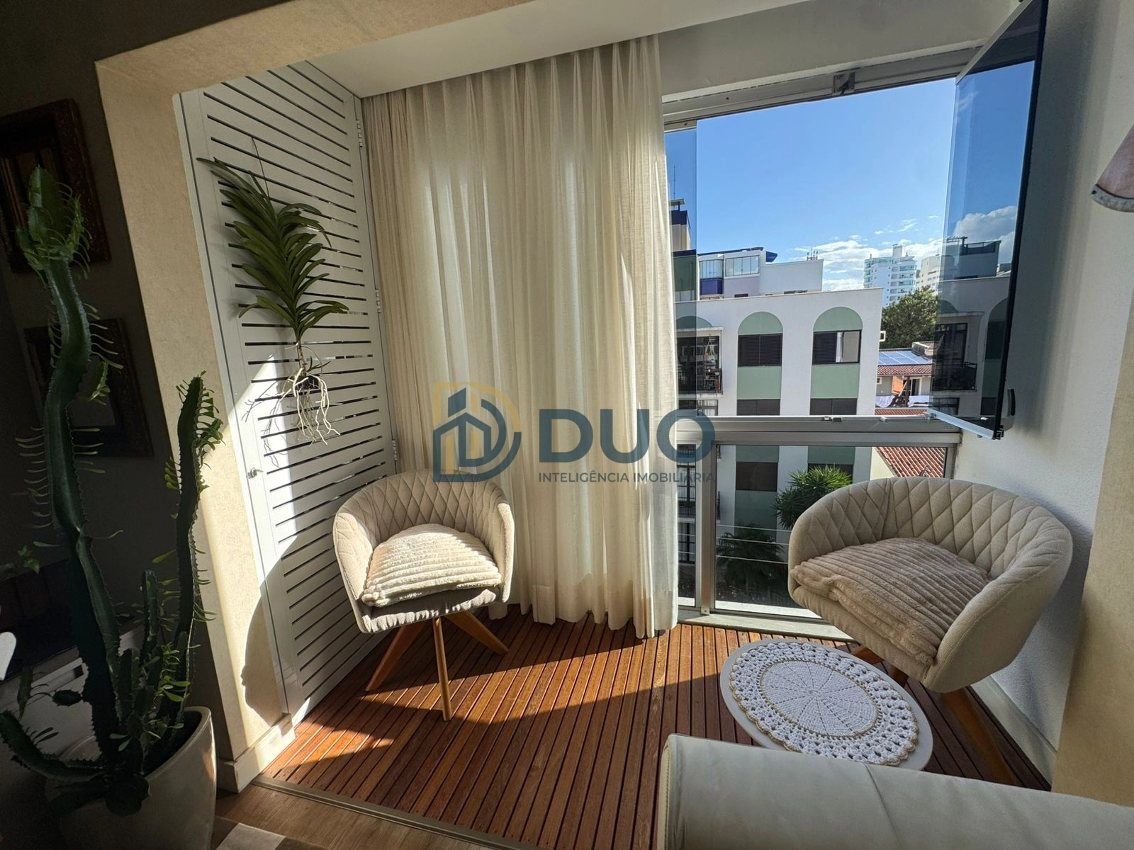 Apartamento 3 Dormitórios em Coqueiros