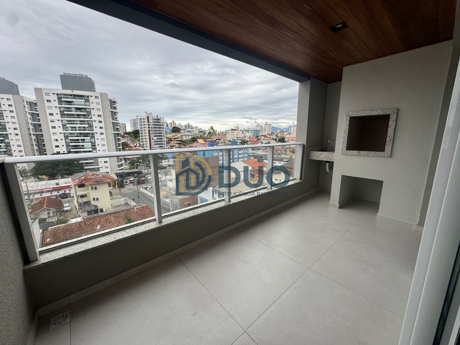 Apartamento 3 Dormitórios com Suíte em Barreiros