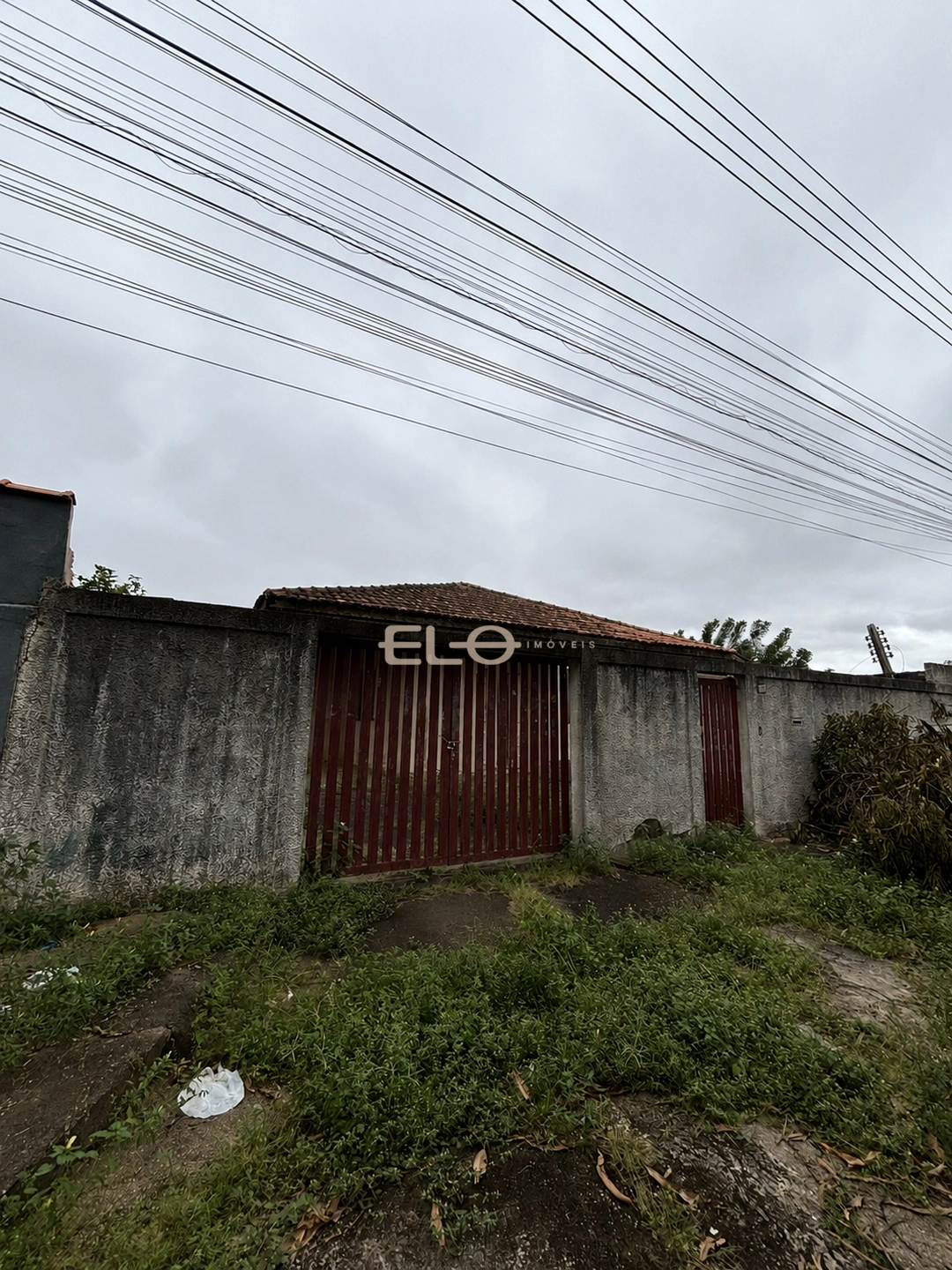 Casa Ampla com Piscina em Terreno Escriturado de 15X30