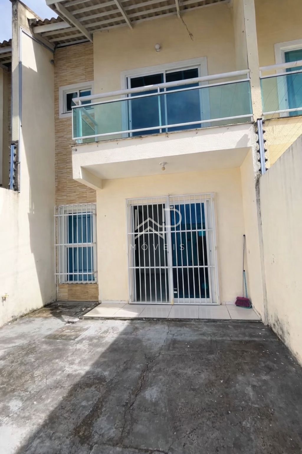 Casa Duplex no Eusébio com 3 Suítes e Quintal no Bairro Urucunema