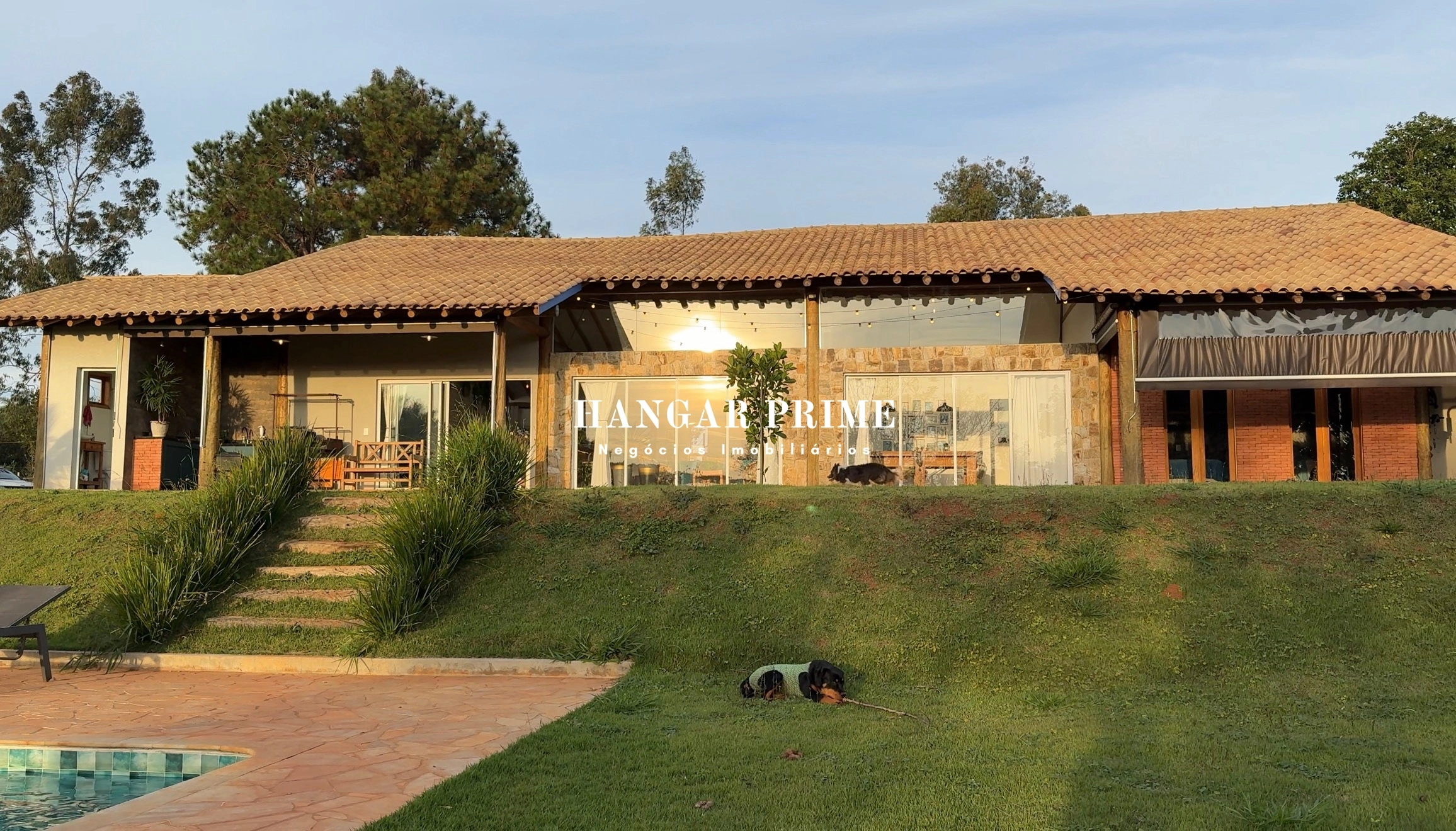 Rancho de alto padrão à venda em Jarinu com 20.000 metros quadrados, 3 quartos, piscina e energia solar