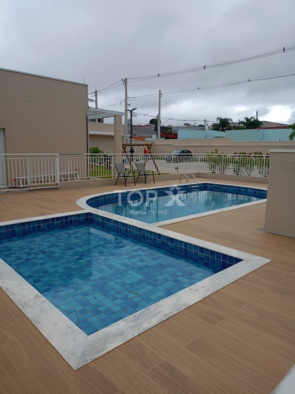 Apartamento de 2 quartos com sacada, piscina e vaga em Suzano, próximo a comércio e vias principais