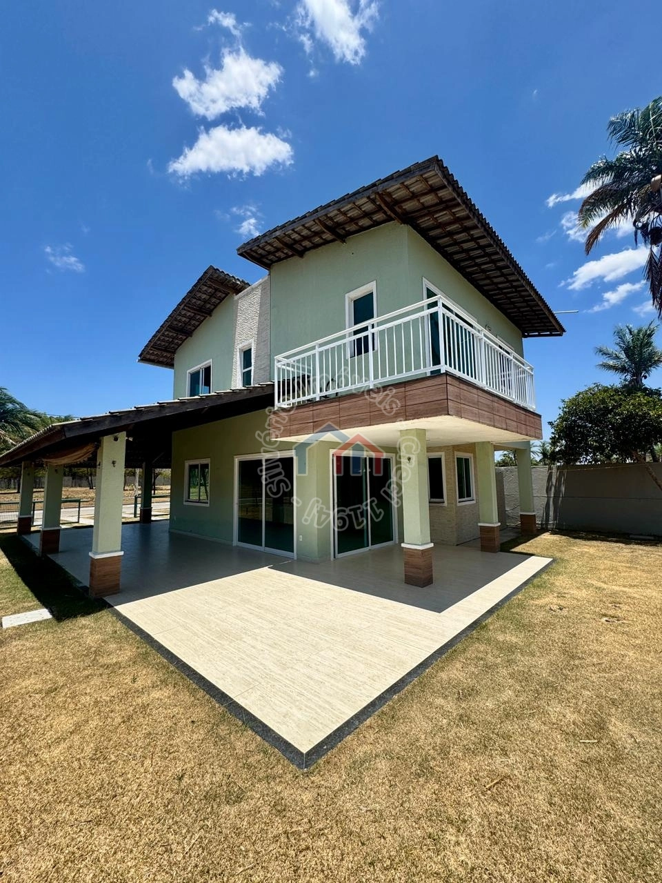 CASA DUPLEX EM CONDOMÍNIO FECHADO – ALTO PADRÃO E LAZER COMPLETO