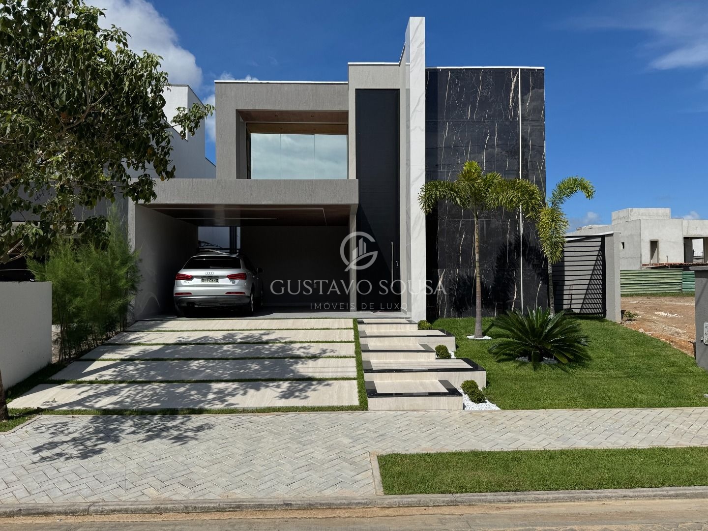 A casa plana dos sonhos, Porteira fechada + piscina privativa.