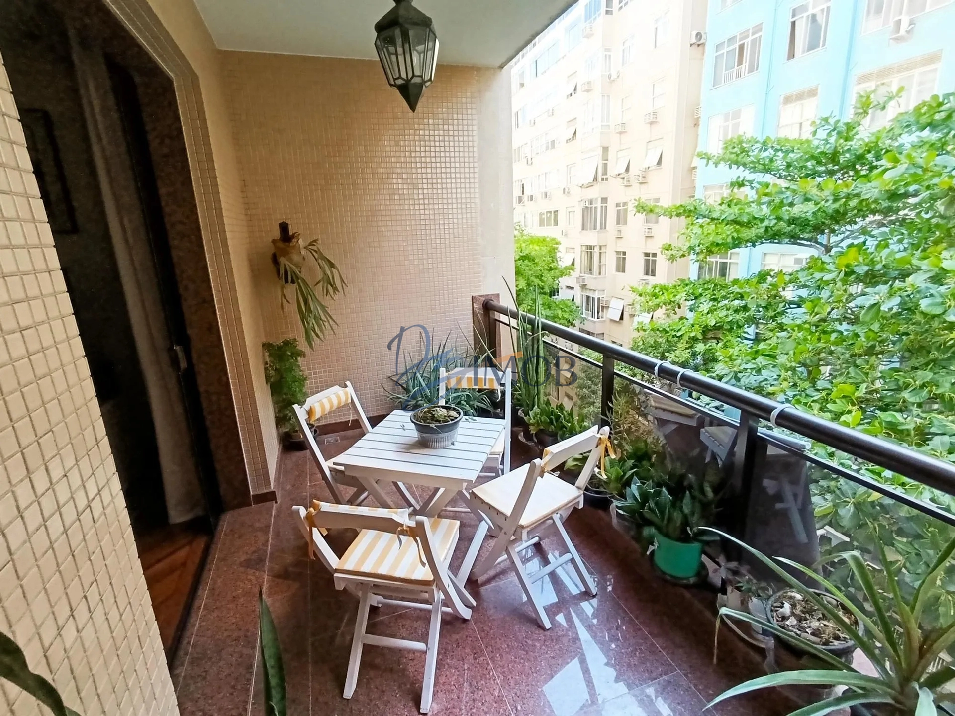 Apartamento de Frente na Rua Domingos Ferreira.