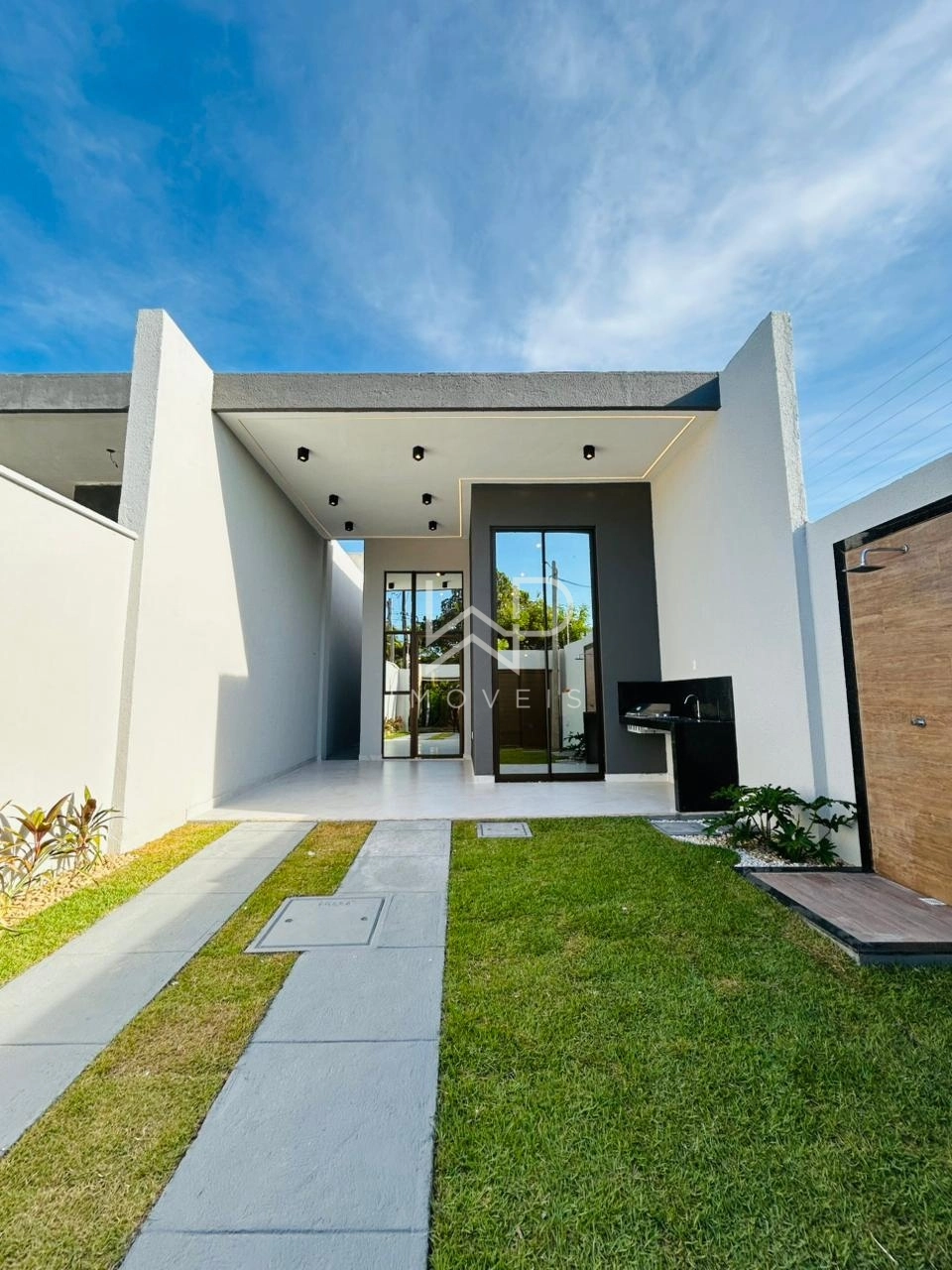 Casa Plana com Pé-Direito Duplo e Varanda Gourmet | Bela Toscana