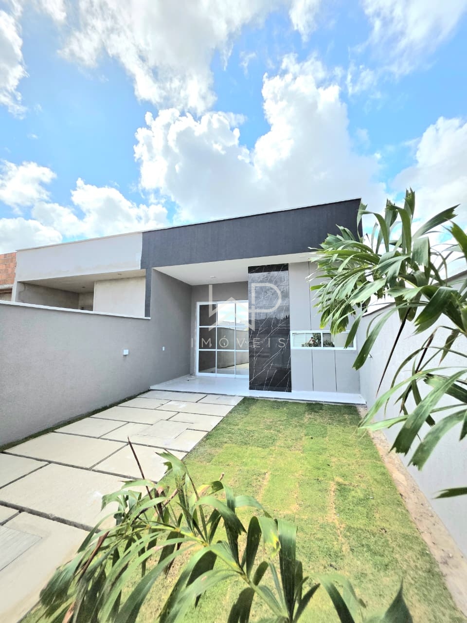 Casa Plana Moderna | 3 Suítes | Próxima ao Centro do Eusébio