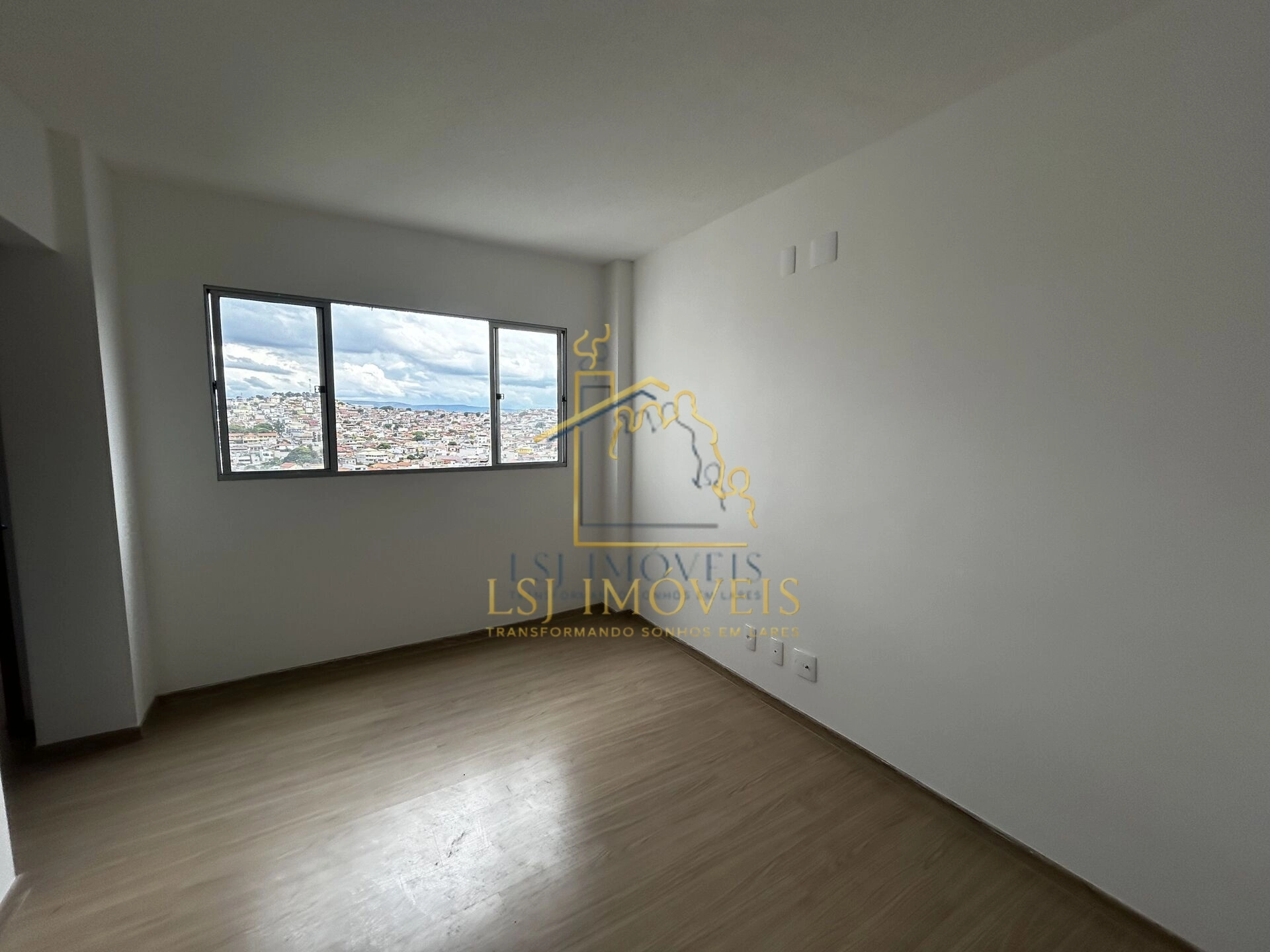 EXCELENTE APTO 2 QUARTOS COM ELEVADOR - CHACARA CONTAGEM