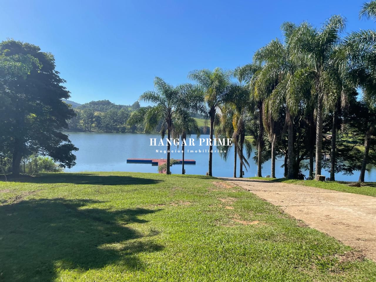 Casa de Campo de Alto Padrão à Venda no Condomínio Náutico Porto Bragança com Vaga Nautica | Acesso Exclusivo à Represa Jaguari