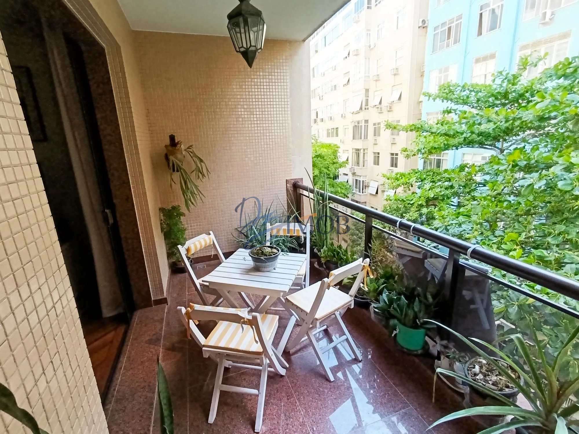 Apartamento de Frente na Rua Domingos Ferreira.