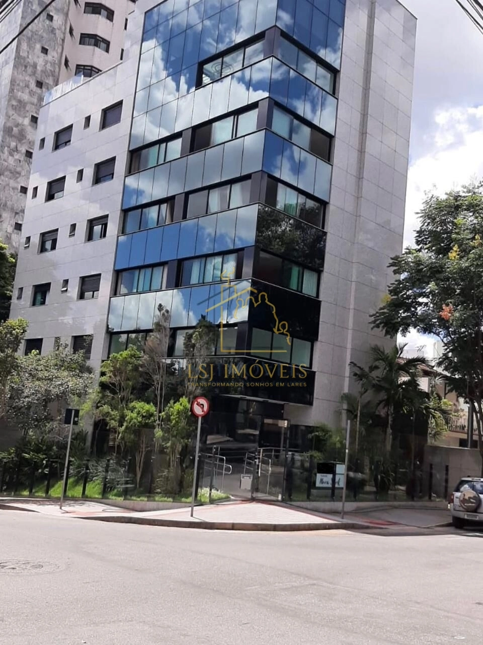 APTO ALTO PADRÃO COM 3 SUÍTES - ENTREGA EM 2027