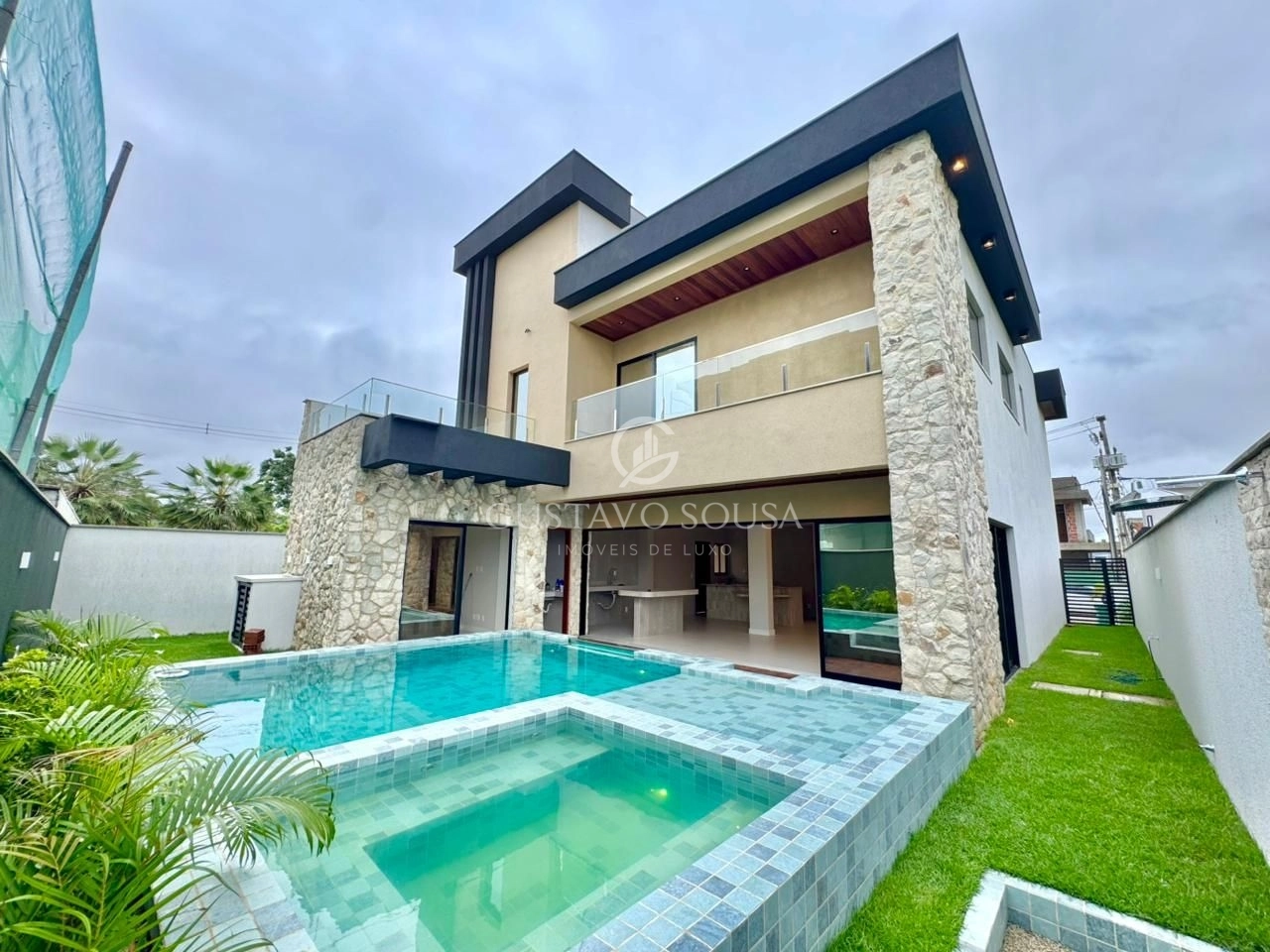 Casa com 4 dormitórios à venda, 278 m² por R$ 1.999.000,00 - Cidade Alpha - Eusébio/CE