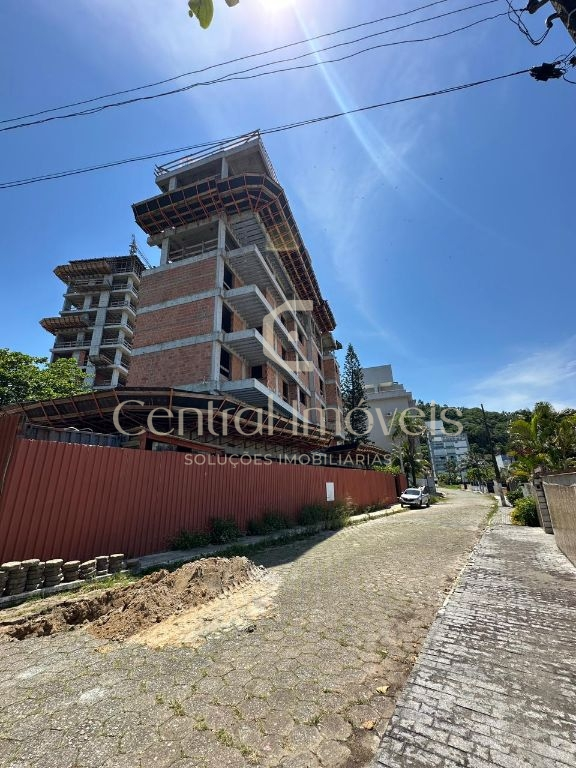 Apartamento quadra mar, localizado na Praia do Quilombo