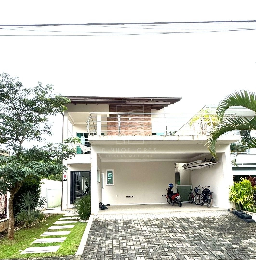 Sobrado com 3 dormitórios à venda, 210 m² por R$ 1.900.000 - Centro - Balneário Piçarras/SC