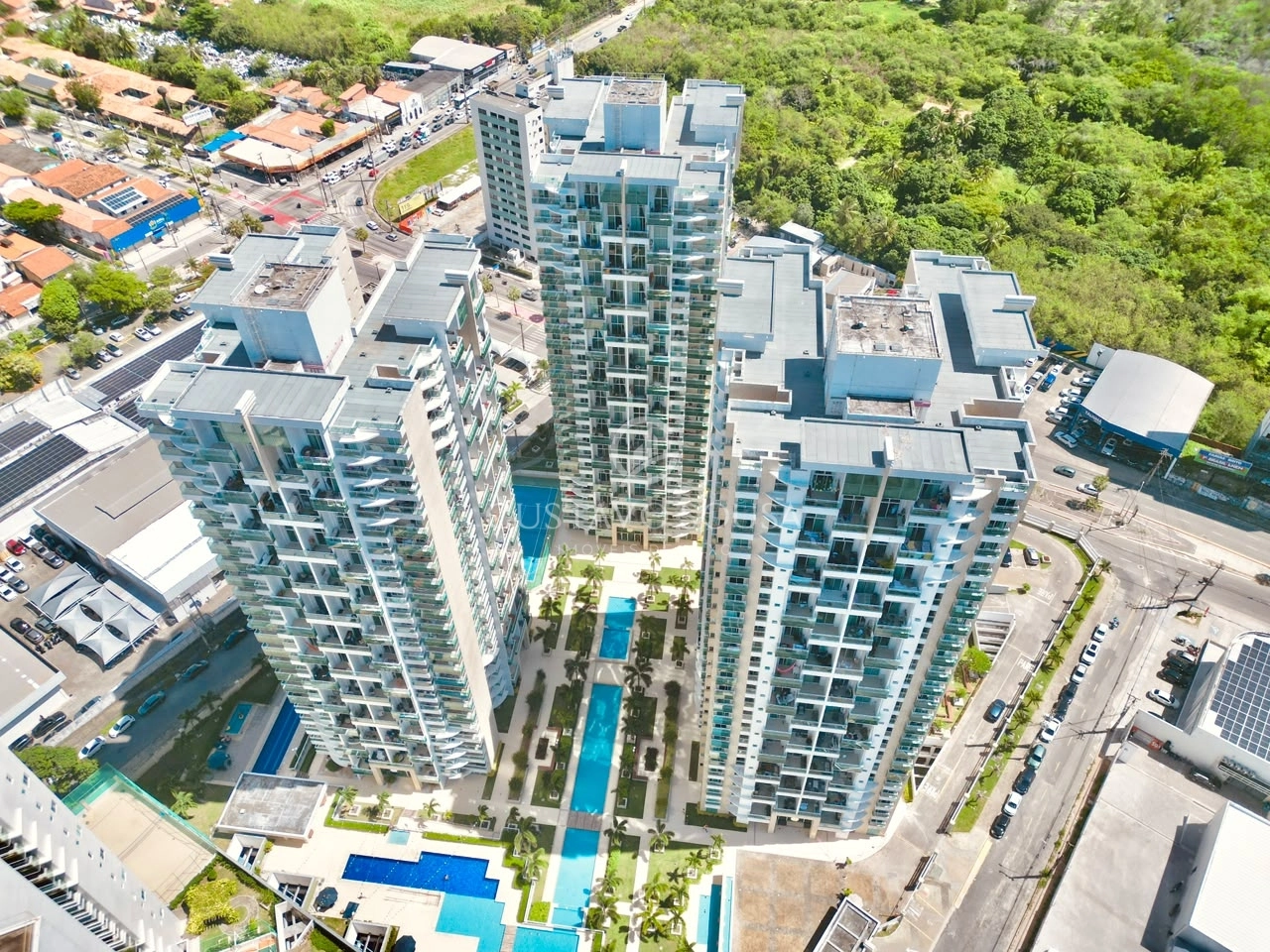 Vendo Summer Park, totalmente projetado, 3 quartos, 2 suítes, 2 varandas, 2 vagas de garagem, nascente.  Por apenas 799.900.00