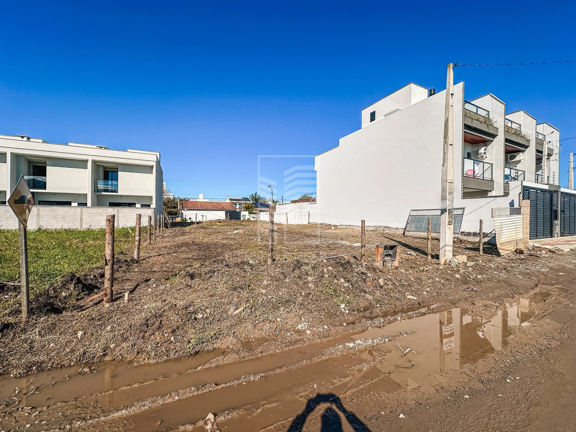 Terreno à Venda entre Balneário Piçarras e Barra Velha | 300m² e 550m da Praia