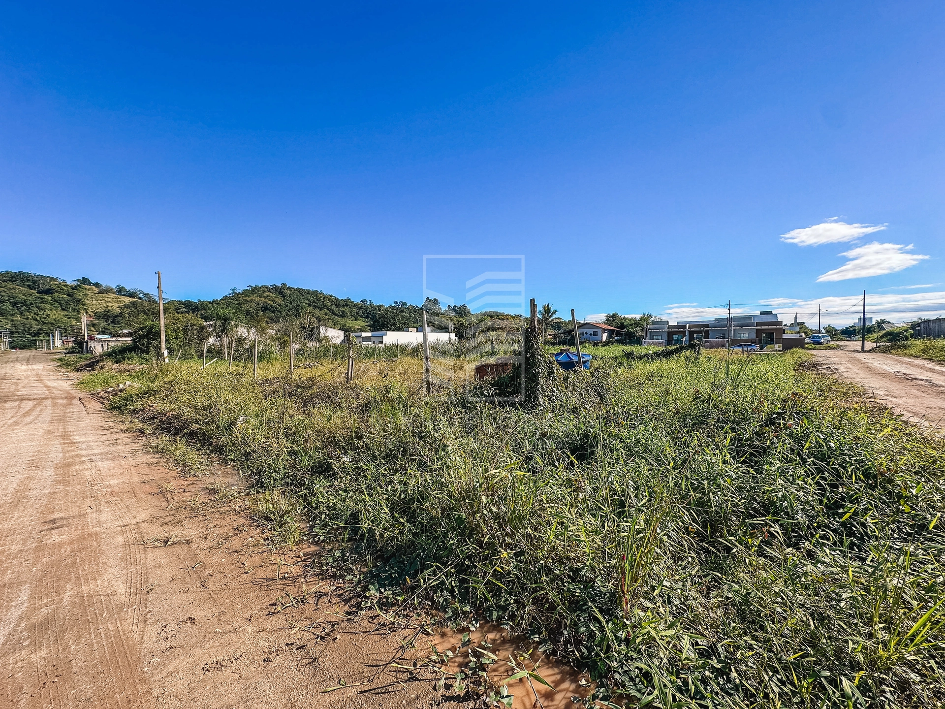 Terreno de Esquina à Venda na Praia do Grant em Barra Velha | 405m² com Projeto Aprovado