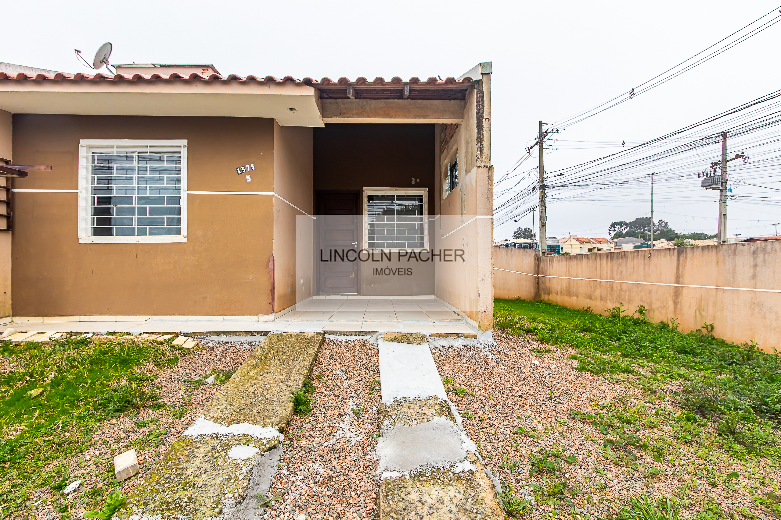 Casa com quintal para locação!