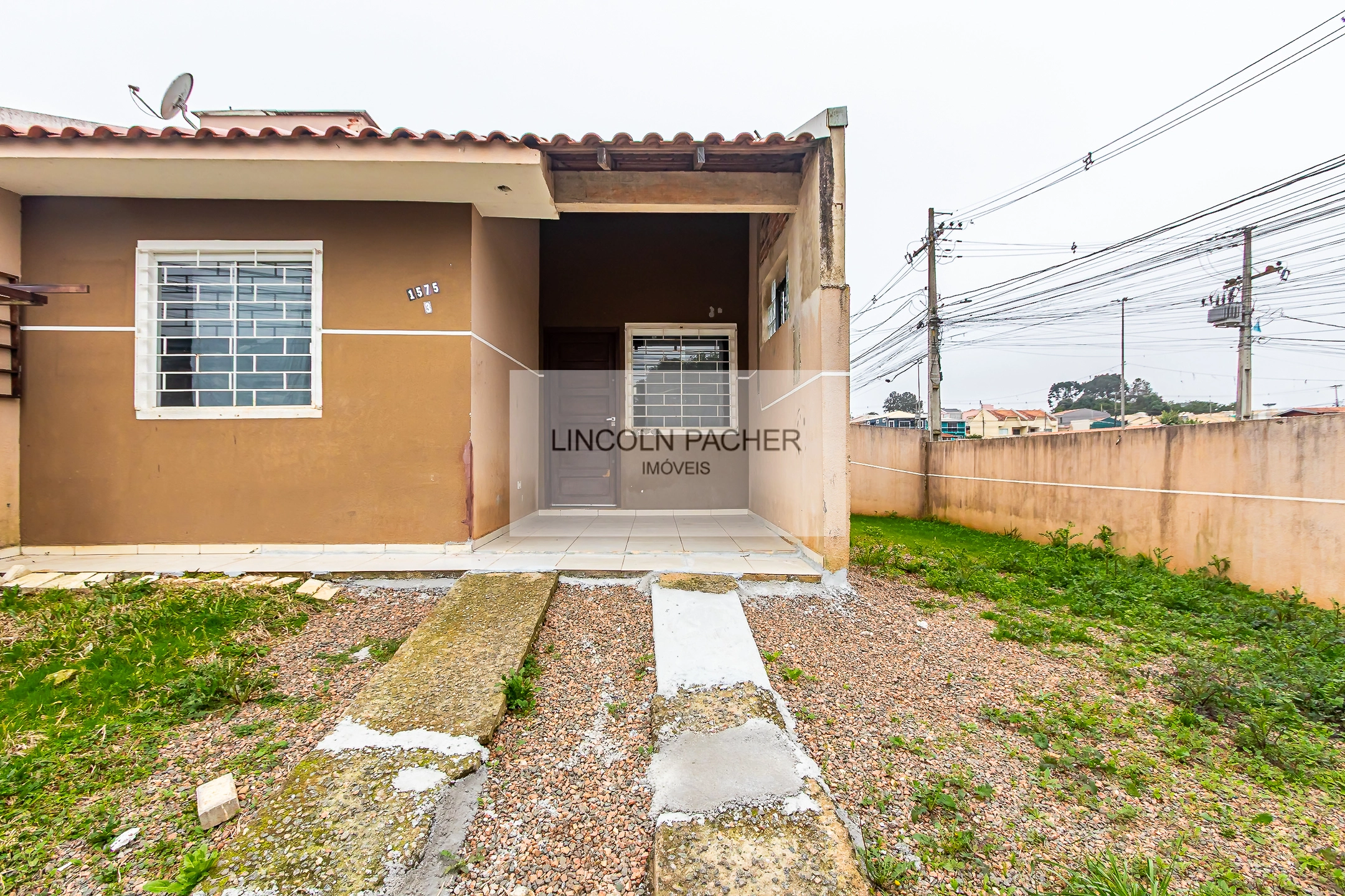 Casa com quintal para locação!