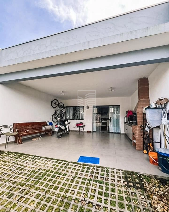 🏡 Casa Geminada Semi Mobiliada com 95 m², 3 Quartos, Suíte e 2 Vagas em Balneário Piçarras