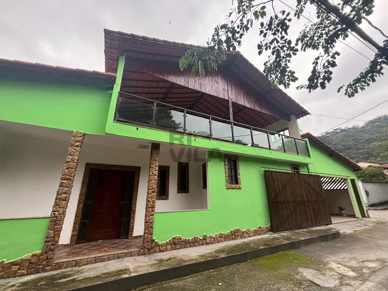 CASA DUPLEX COM 365 m² | 4 SUÍTES | PISCINA | ÁREA GOURMET | BOSQUE DAS BROMÉLIAS – VARGEM PEQUENA
