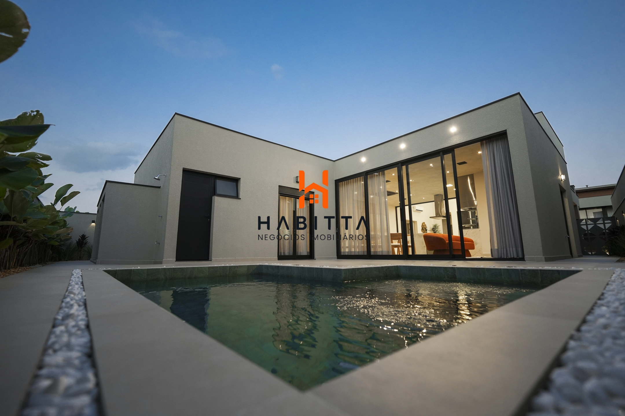 🏡 Alto Padrão Porteira Fechada | 4 Suítes e Piscina Aquecida