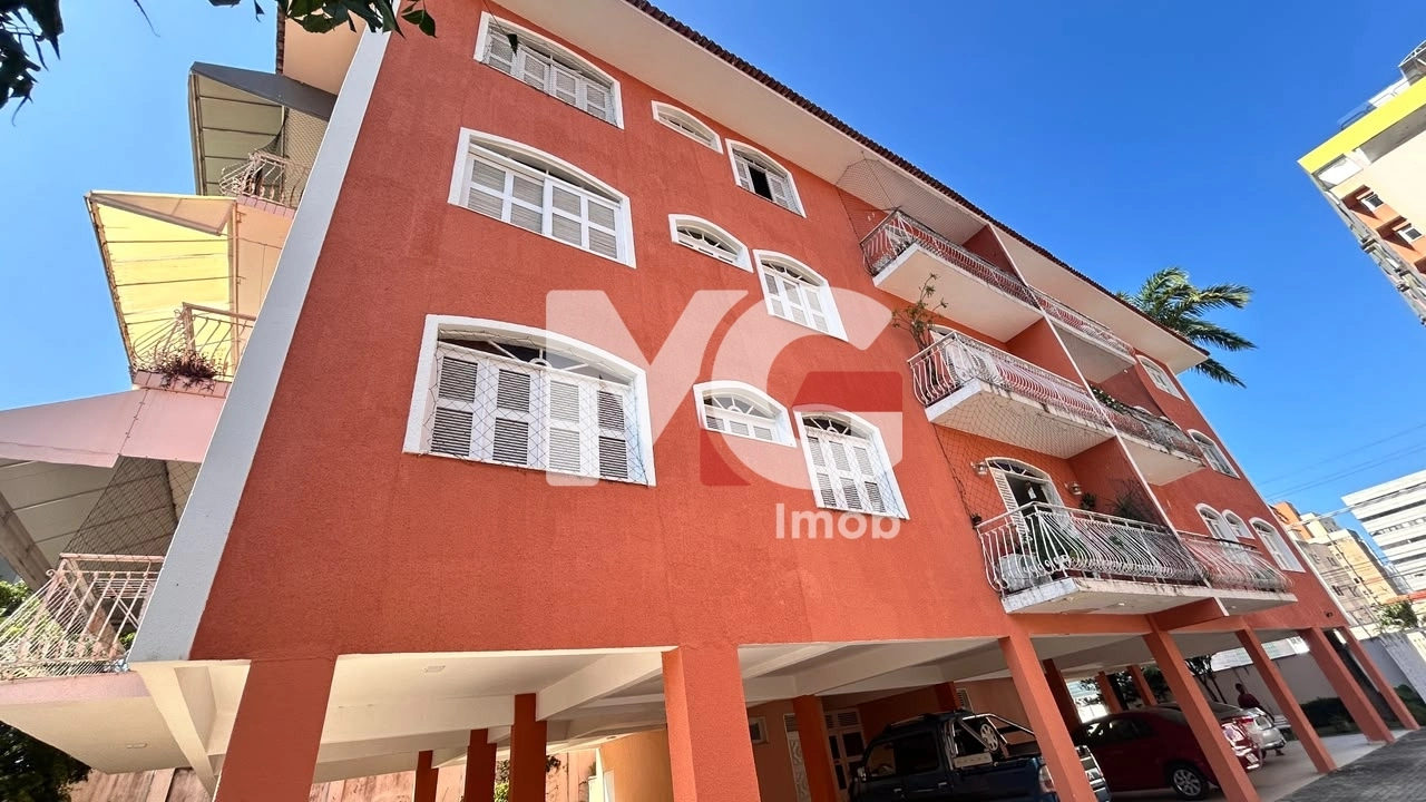 Apartamento Amplo de 145m² com 3 Quartos e Gabinete no Edifício Urano