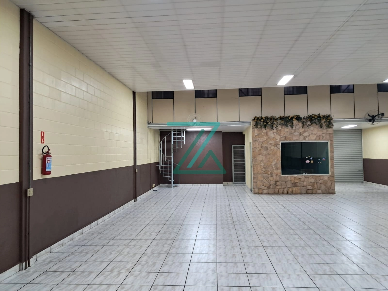 Galpão para Locação de 374m²  com Mezanino Vila Arens em Jundiaí SP