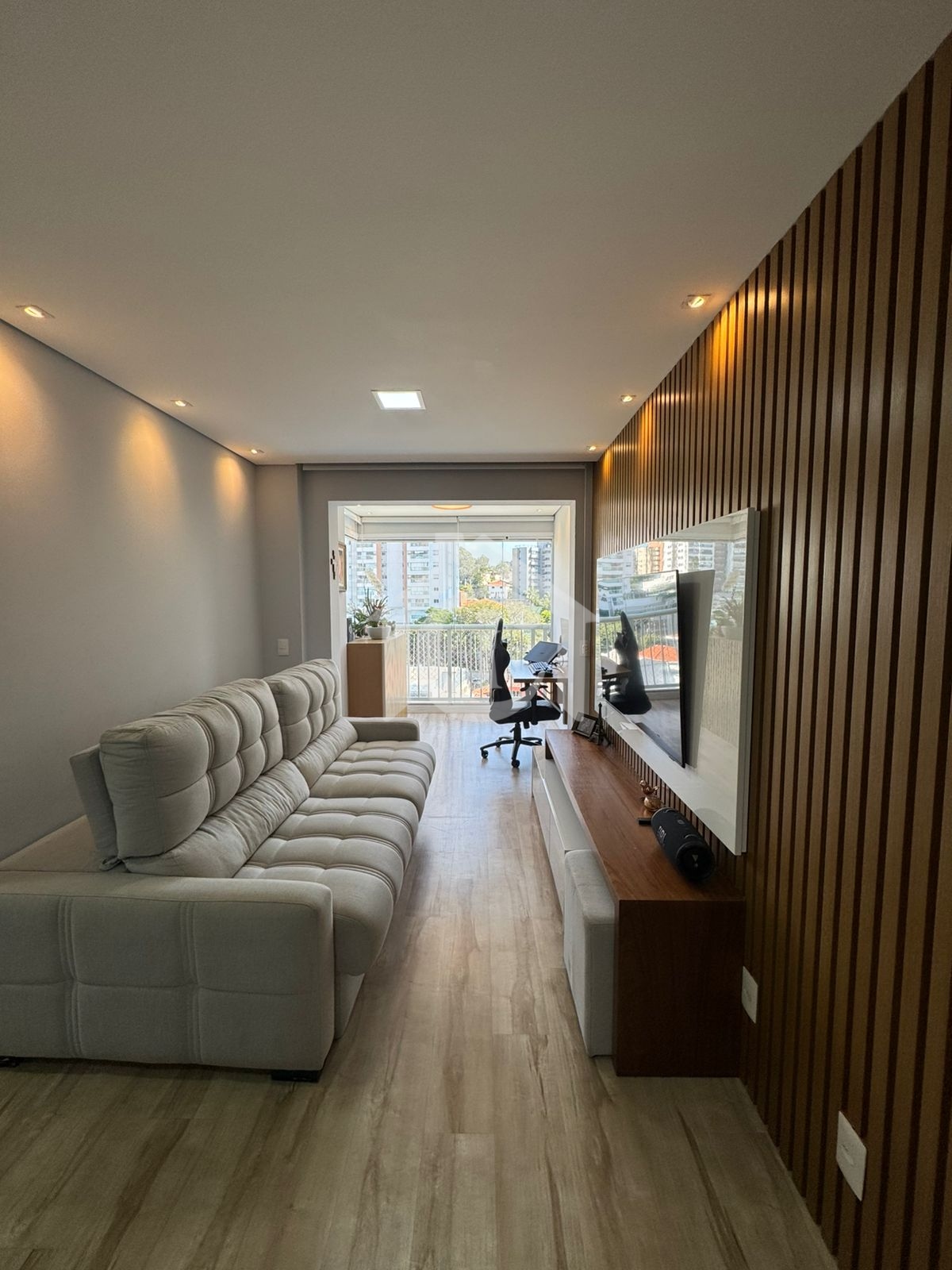 Apartamento à venda na Vila Mascote com suíte, varanda envidraçada e acabamento premium