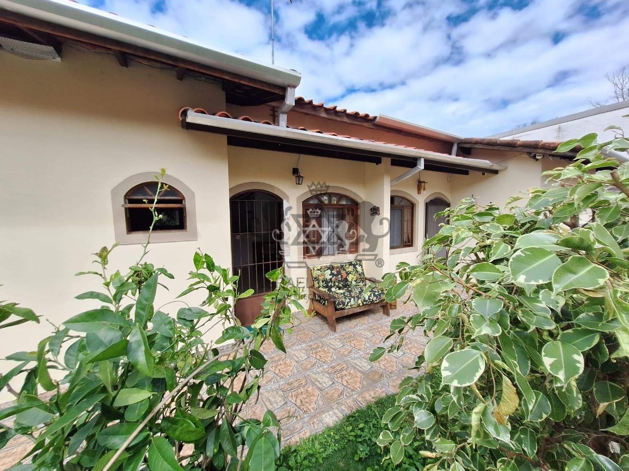 Casa térrea em condomínio em uma das melhores praias de Caraguatatuba