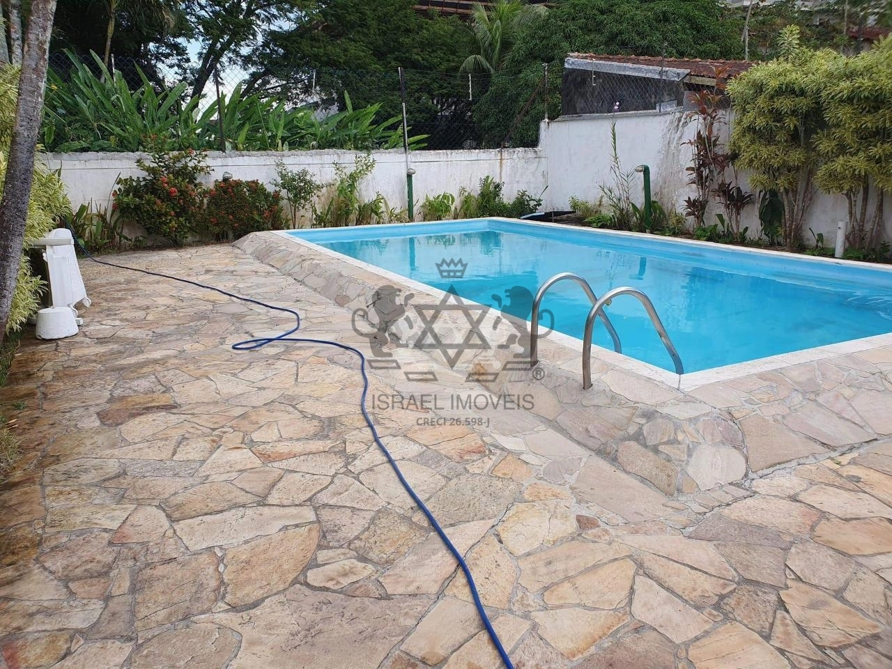 Casa  à venda, Massaguaçú, Caraguatatuba, SP, com 2 quartos, 1 suíte em condomínio, a 250 metros da praia, com piscina, churrasqueira, etc...venha cohecer!!!