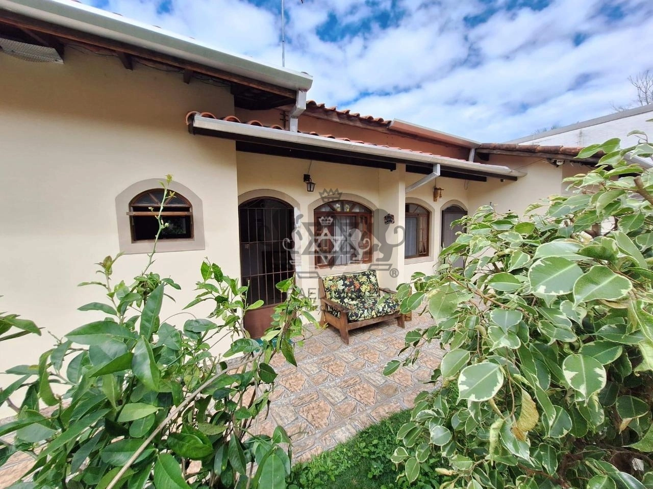 Casa térrea em condomínio em uma das melhores praias de Caraguatatuba
