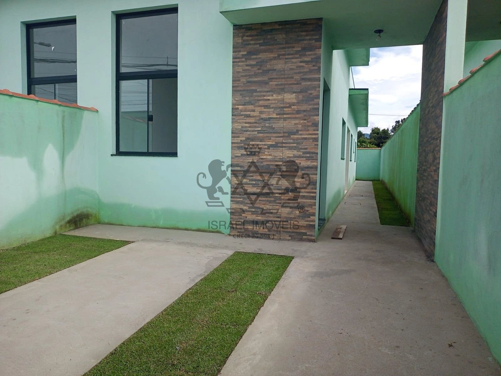 Casa Nova à  Venda no Balneário dos Golfinhos