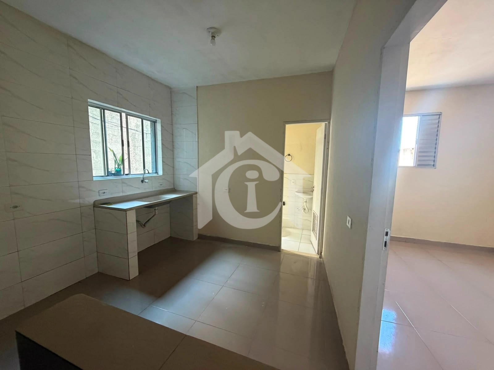 Casa para locação no Centro de Diadema com 2 Dormitorios por R$ 1200,00 