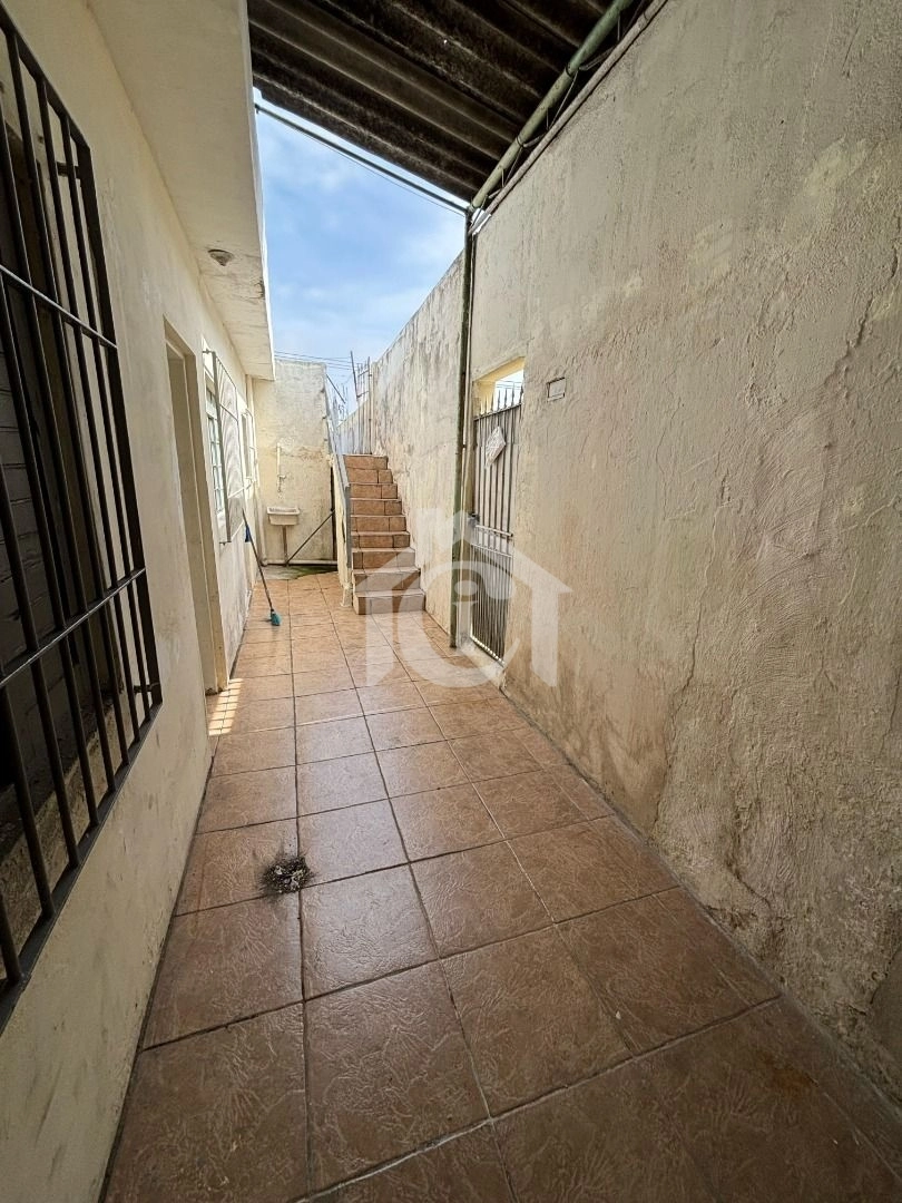  Imóvel com duas casas e salão comercial à venda próximo à Avenida Cupecê – excelente oportunidade para moradia e renda