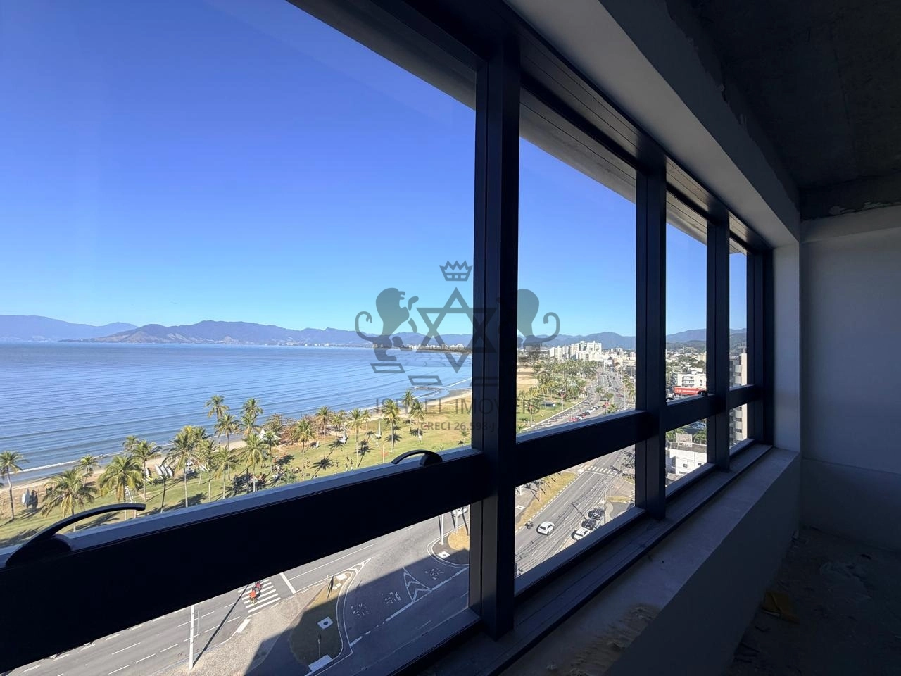 Sala Comercial frente mar 42m2 a Venda no Centro - Caraguatatuba