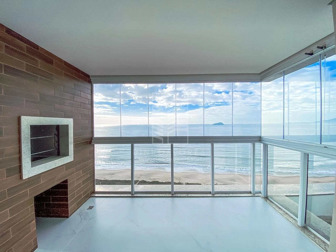 Frente Mar no Centro de Balneário Piçarras | 125 m² | 3 Suítes | Breeze Tower