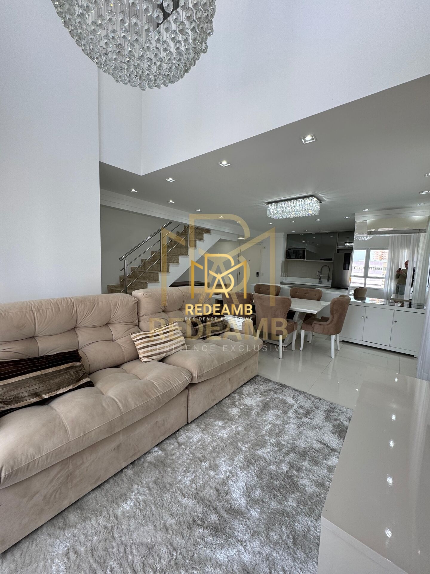 Apartamento Duplex Mobiliado com Pé direito Duplo no Condomínio Alpha Park, Barueri/SP