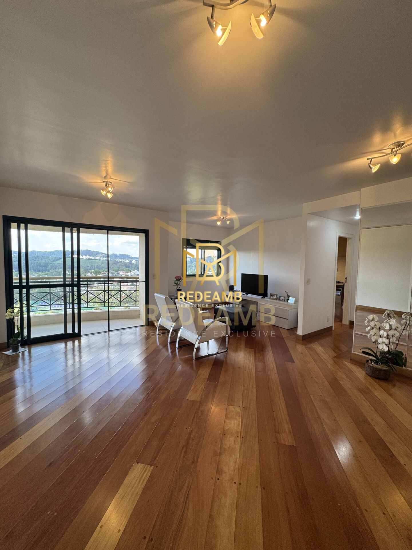 Apartamento para Venda  de 96m²  com 3 dormitórios sendo 1 Suíte Mobiliado no Edifício Classic em Alphaville/SP