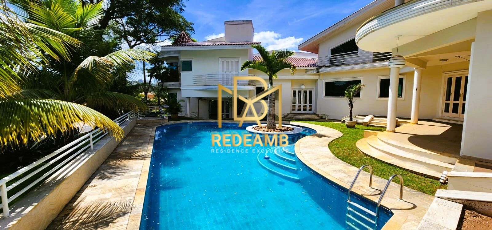 Casa de Esquina para Retrofit no Residencial 12 Alphaville – 802m² de Terreno, 4 Suítes e Piscina