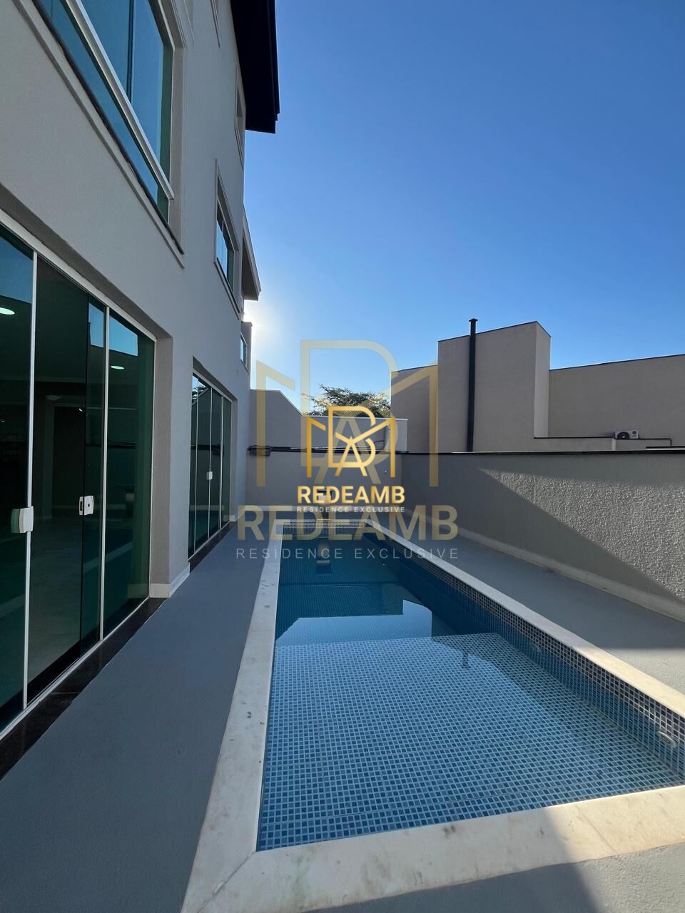 Sobrado à Venda no New Ville – 4 Dorms, Piscina e Área Gourmet