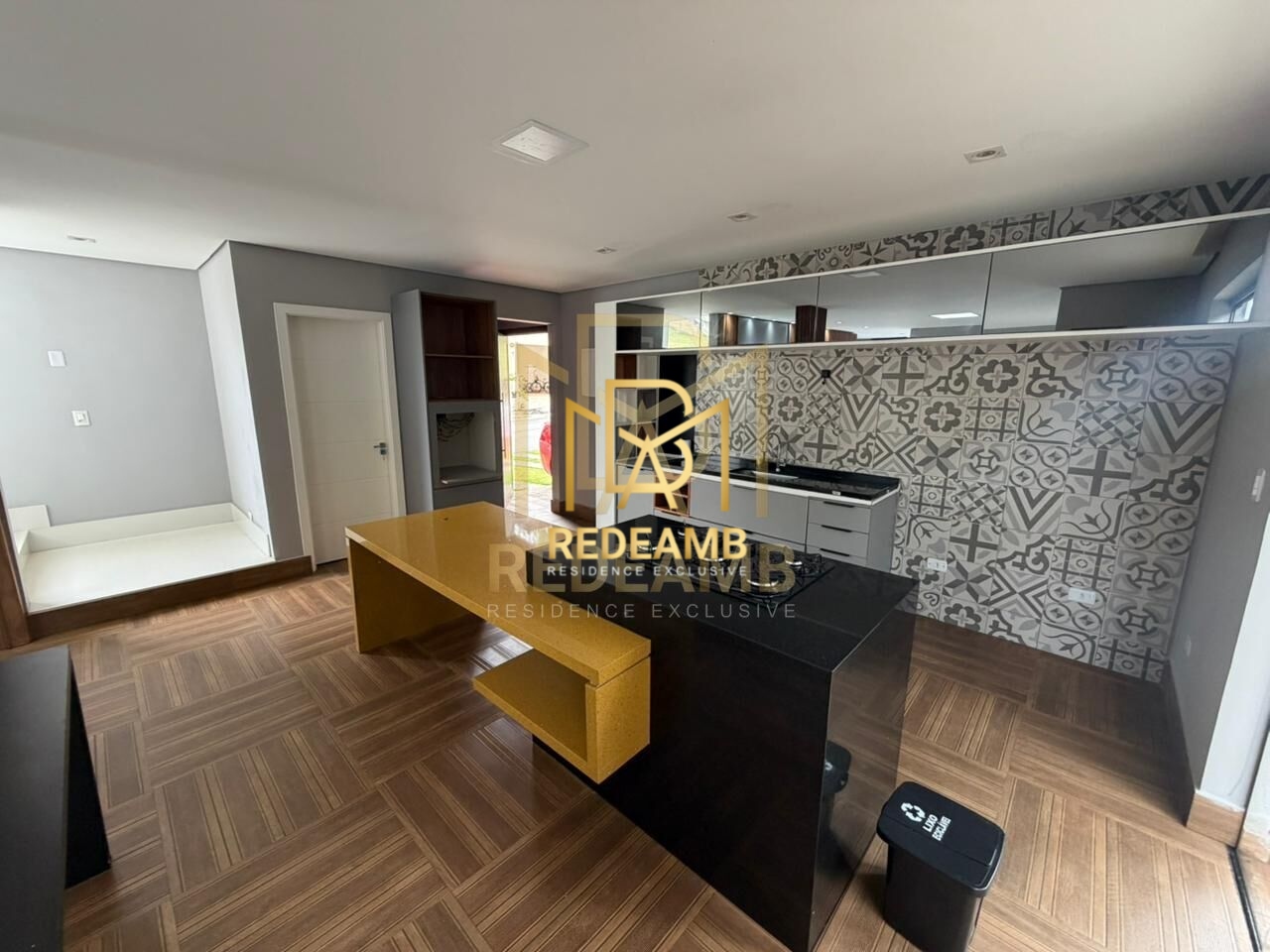 Casa Alto Padrão com 496m² de área total, 04 dormitórios, sendo 02 suítes no Condomínio Residencial Quintas do Ingaí - Santana de Parnaíba/SP