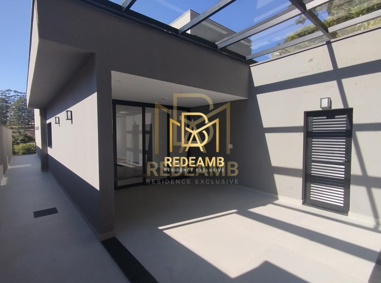 Casa Alto Padrão à venda com 180m², 04 dormitórios sendo 02 suítes no Condomínio Morada da Aldeia - Santana de Parnaíba-SP