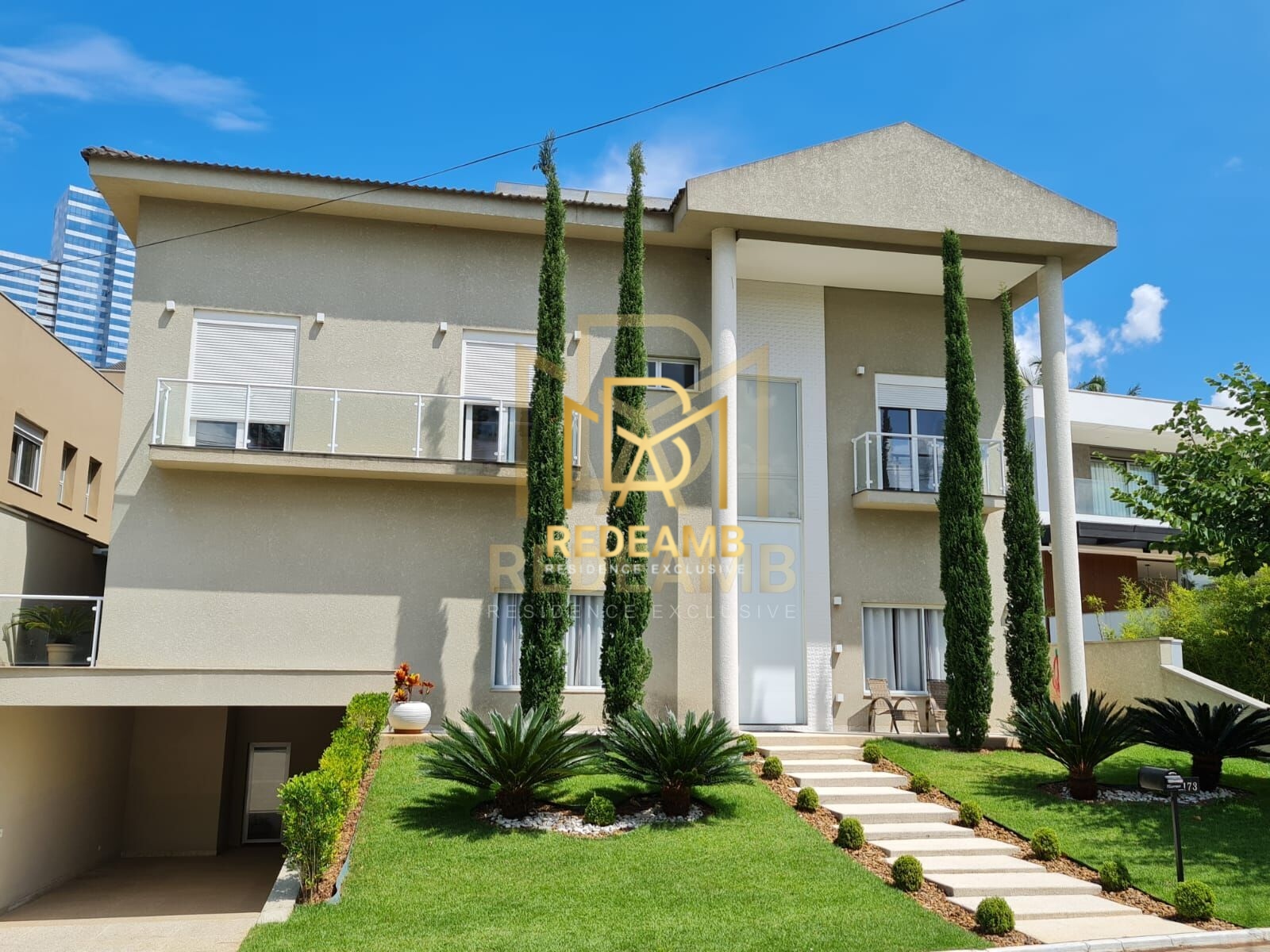 Casa de Luxo no Alpha Conde em Alphaville – 5 Suítes, Pé Direito Duplo e Espaço Gourmet