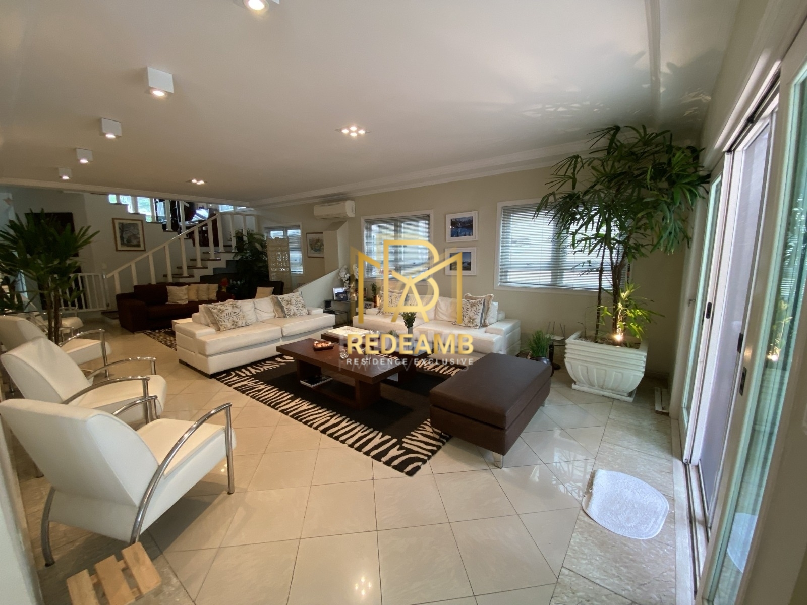 Casa à venda com 4 dormitórios no Residencial 3 em  Alphaville -  Santana de Parnaíba/SP