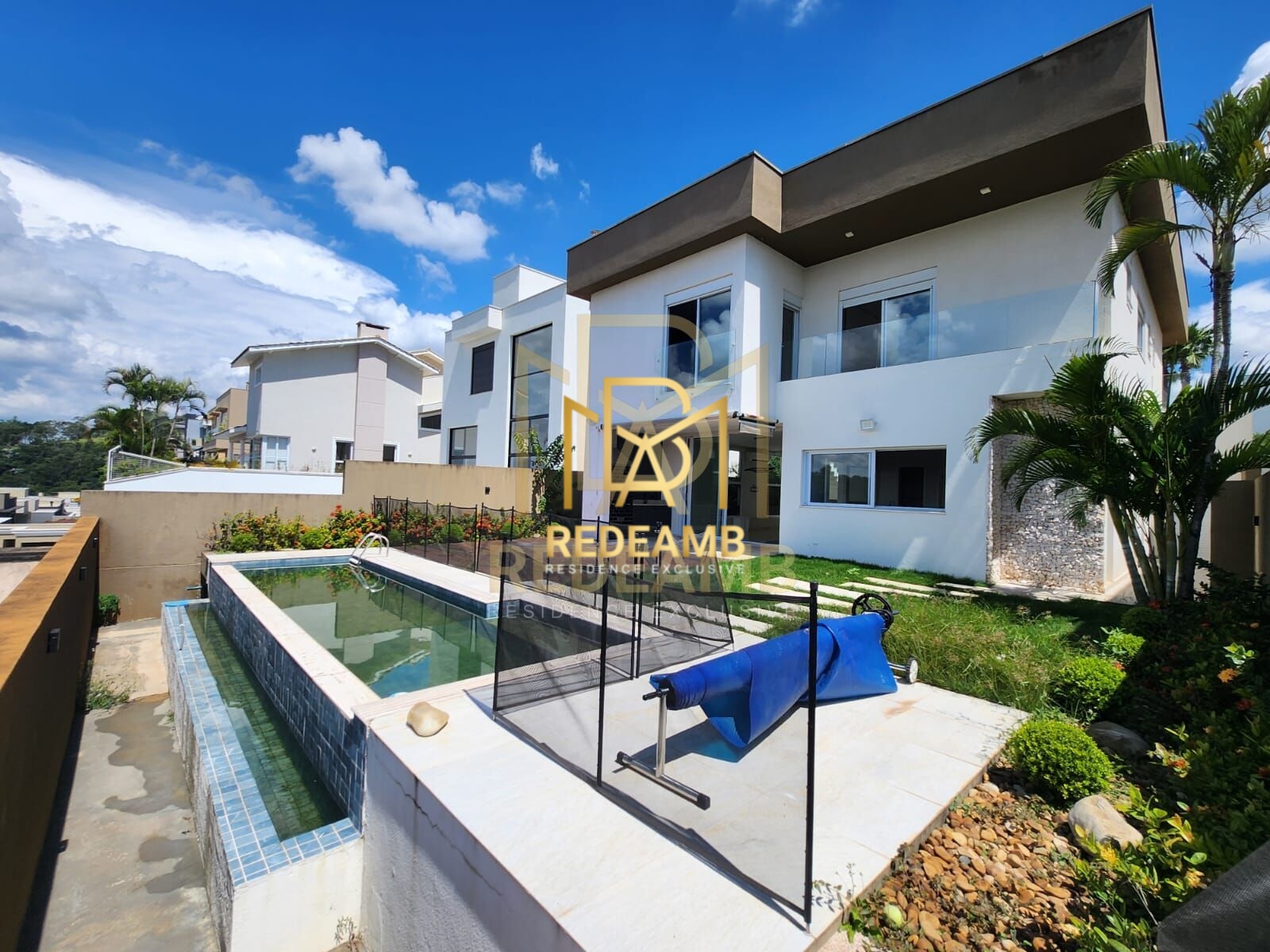 Casa de Luxo à Venda no Gênesis 1 de 420m2 com 4 Suítes – Exclusividade e Sofisticação em Alphaville