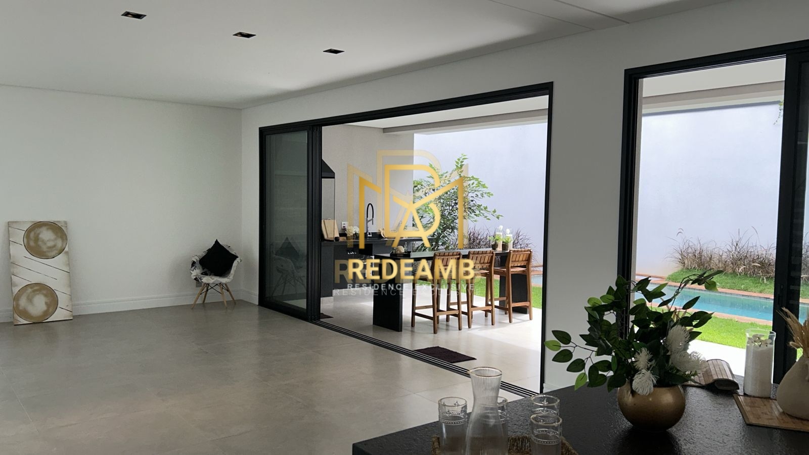 Casa Alto Padrão Com 4 Suites Amplas Com Piscina e Área de Lazer Completa