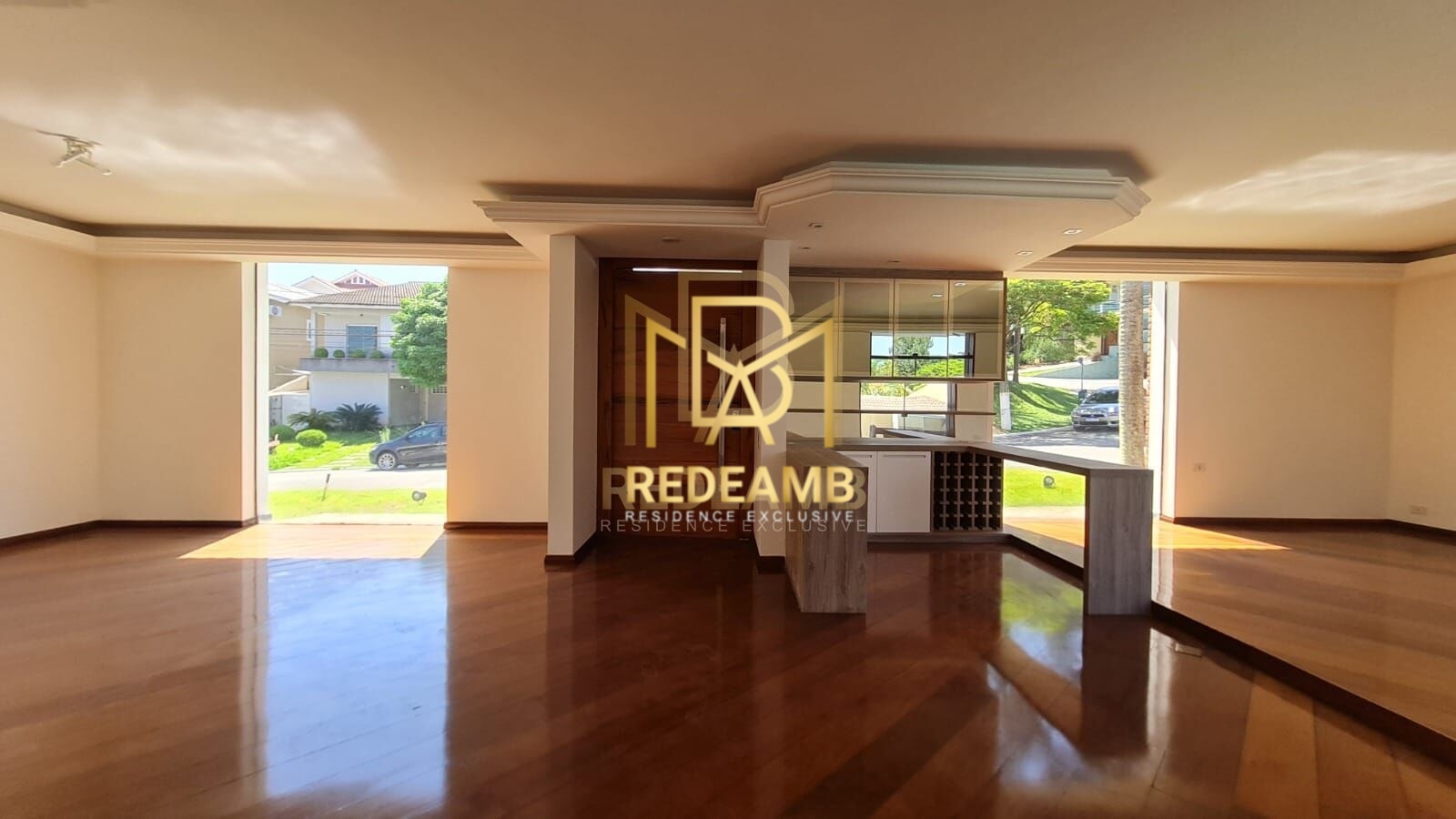 Casa de alto padrão para Venda no Residencial 5 em Alphaville com 620m² de área útil e 4 suítes, perfeita para quem busca conforto e sofisticação!
