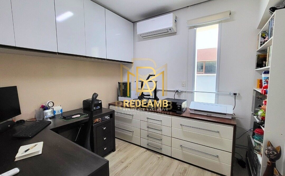 Casa à Venda de 3 dormitórios, 350m no Residencial 3 em Alphaville - Santana de Parnaíba