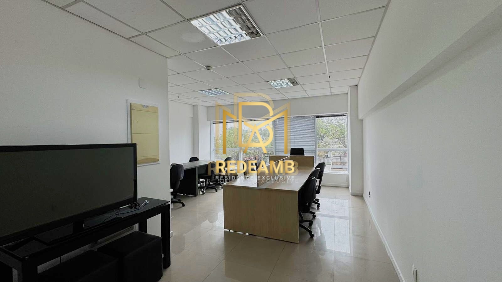Sala Comercial Mobiliada para Locação de 42m2 no Condomínio Brascan em Alphaville